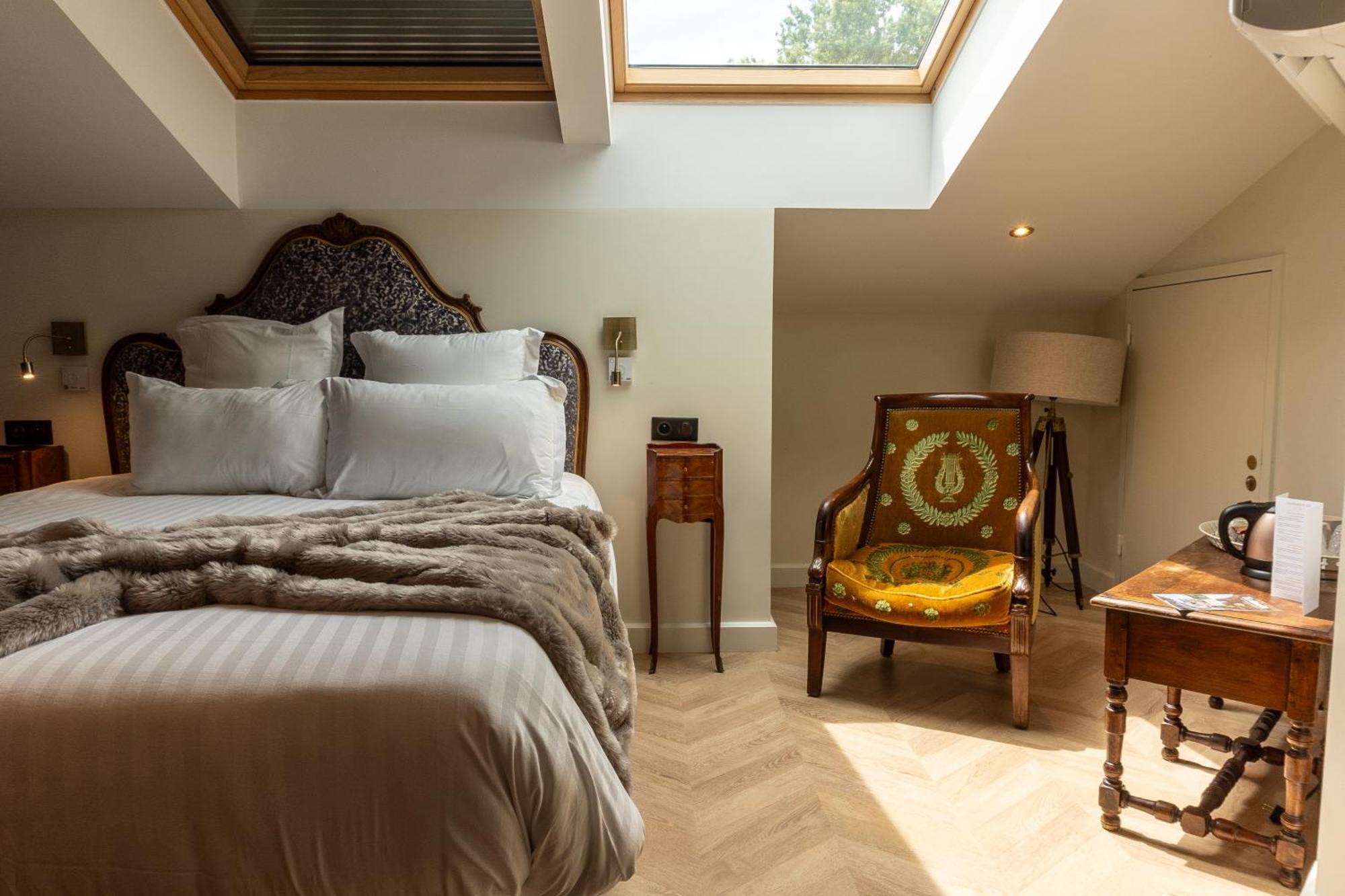 Castel Bois Marie, Maison D'Hotes 蒙托邦 外观 照片 A bedroom at The Old Bank Hotel