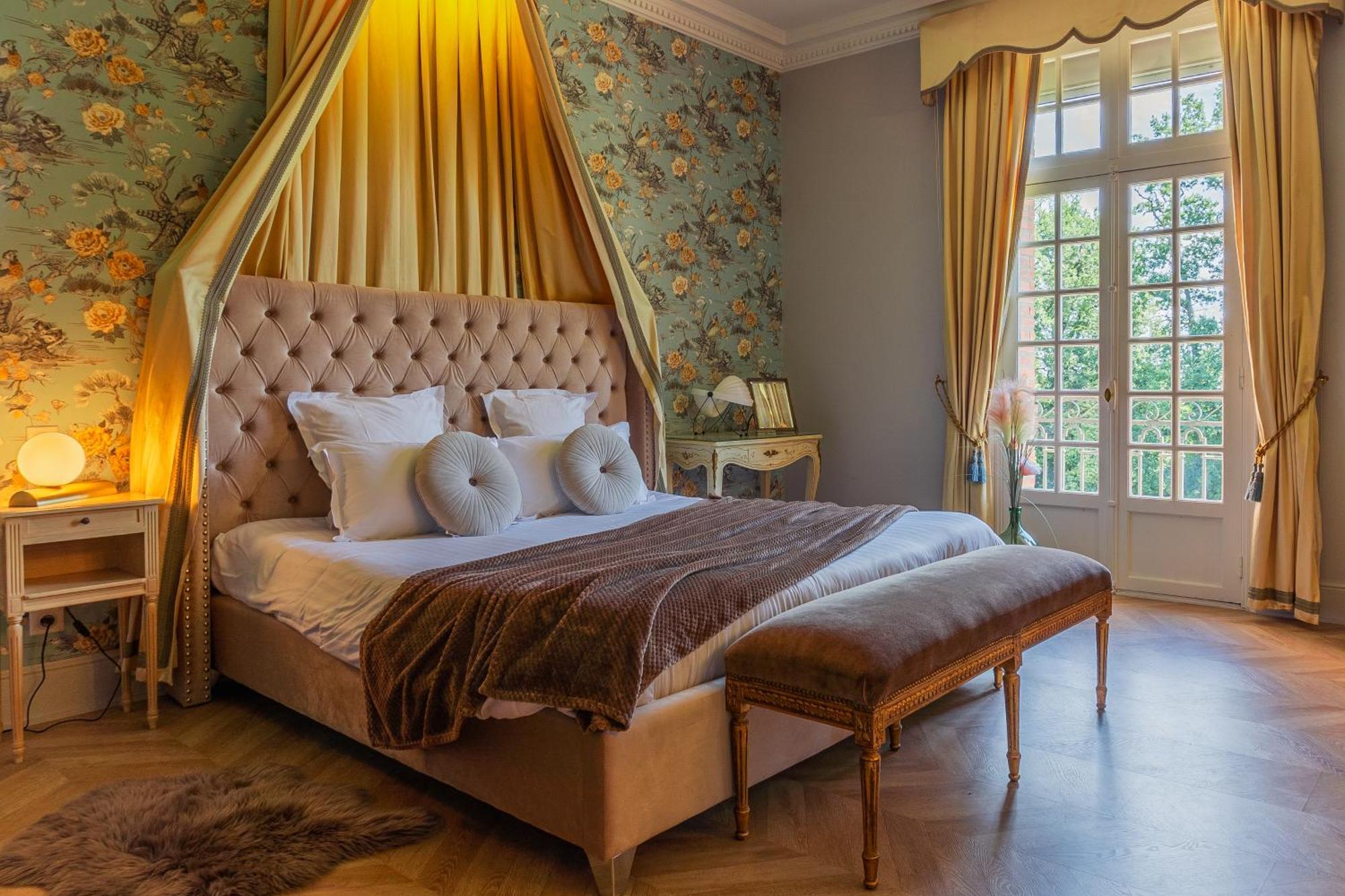 Castel Bois Marie, Maison D'Hotes 蒙托邦 外观 照片 A bedroom at the Château de launay