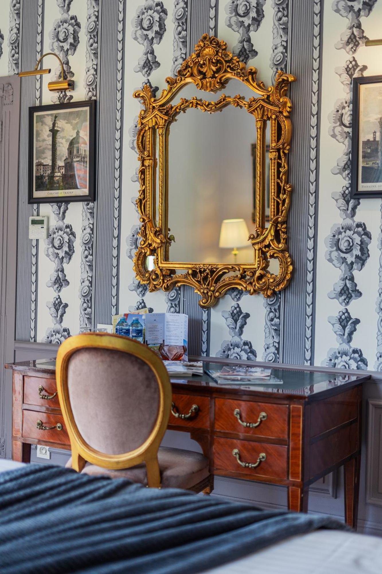 Castel Bois Marie, Maison D'Hotes 蒙托邦 外观 照片 A dressing table