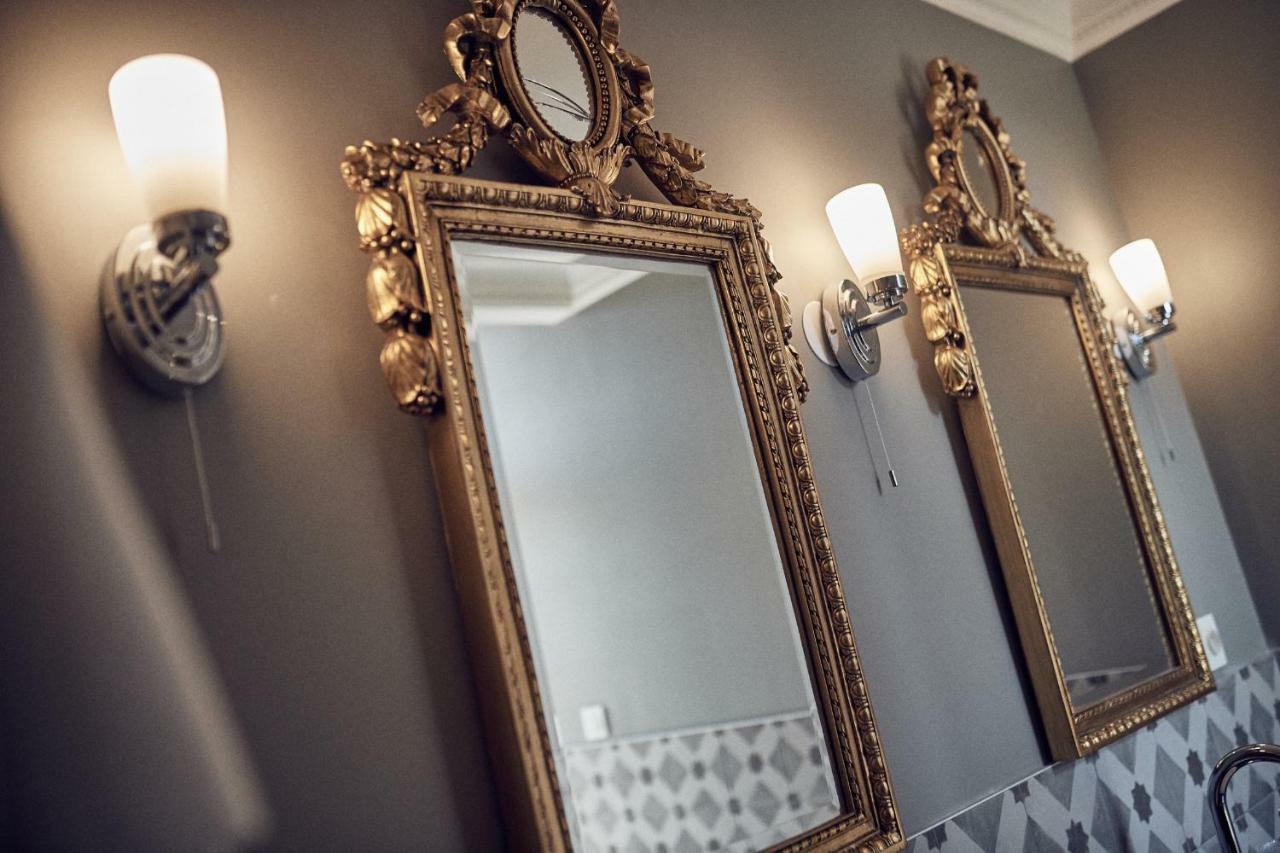 Castel Bois Marie, Maison D'Hotes 蒙托邦 外观 照片 Mirrors in a bathroom